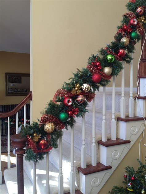 What to put on a staircase for christmas? Staircase christmas garland | For the Home | Pinterest