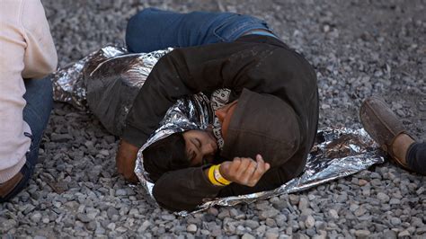 Migrants Are Detained Under A Bridge In El Paso What Happened The New York Times