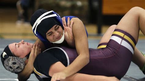 Girls Wrestling Gaining Hold At Milwaukee Hs As Sport Of Its Own