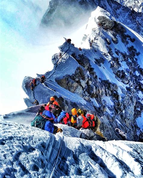 Everest Summits Begin With Guides, Clients, and a Sheikh » Explorersweb