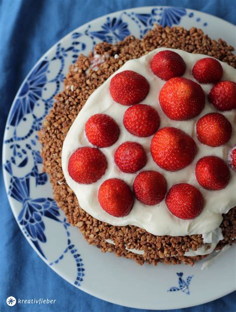 Sonntagskuchen Erdbeer Nougat Törtchen - kleine Torten | Nougat torte, Sonntagskuchen, Torten