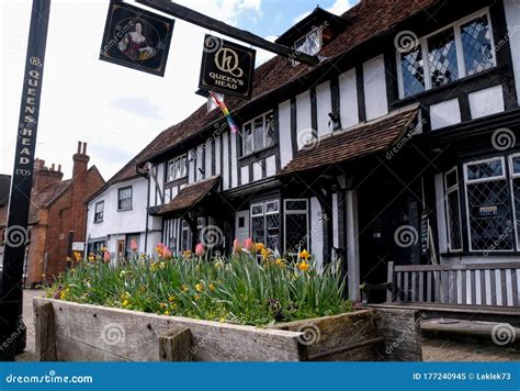 Historic Half Timbered Tudor Pub Called The Queen S Head In Pinner