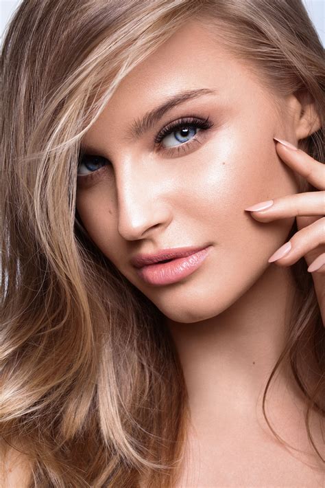 Karolina pisarek dzięki top model stała się jedną z najpopularniejszych gwiazd w polskim. Sesja Karolina Pisarek 2016 - Secret Lashes