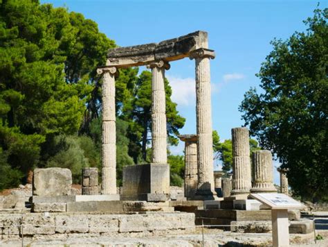 Olympia (altgriechisch ὀλυμπία) war das heiligtum des zeus in elis, im nordwesten der halbinsel peloponnes. Zeustempel Olympia - Bilder und Stockfotos - iStock