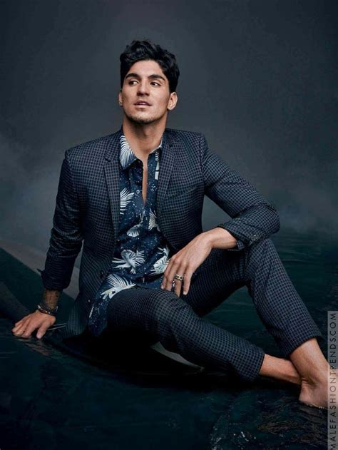 Gabriel é surfista e está no rol dos 36. Gabriel Medina | Gq, Rapazes, Homens lindos