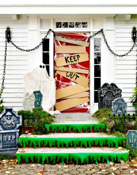 10 Not Too Scarey Diy Halloween Front Porch Ideas