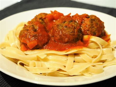 3 idées de recettes indiennes 100% végétariennes. Boulettes de lentille façon bolognaise | Cuisine ...