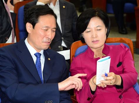 반드시 영문 주민등록 등본을 지참하시기 바랍니다. 추미애 "18대 대통령은 최순실이란 말 돌더라"