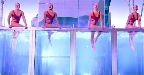 Synchronized Swimmers Stun The Judges With Unique Underwater