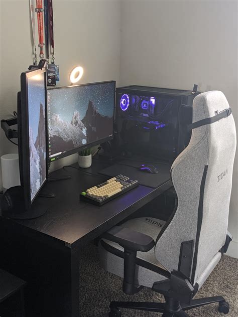 Simple Small Gaming Desk Setup For Streamer Room Setup And Ideas