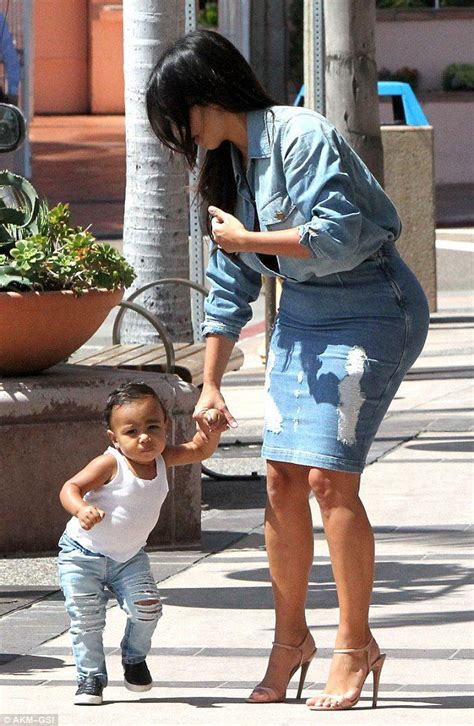 Baby Noris First Steps North West Walks Alongside Mom Kim Kardashian