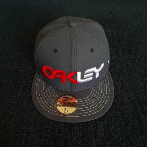 Dyll Oakley X New Era 59fifty Cap Black Color Mens Fashion Watches