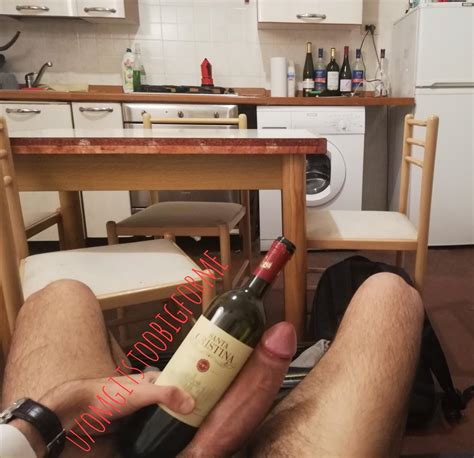 Photo Comparing Cock With A Wine Bottle Page Lpsg