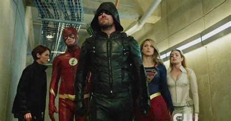 Crisis On Earth X Trailer The Arrowverse Reunites In New Cw Crossover