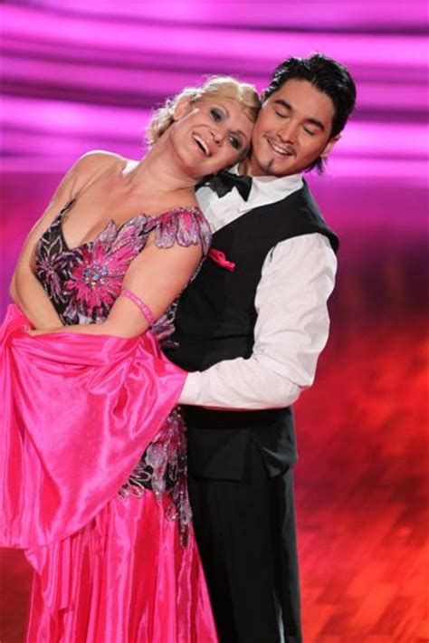 Simon sachenhuber & patricija belousova brechen ihren eigenen rekord. Magdalena Brzeska und Erich Klann bei Lets dance 2012 ...