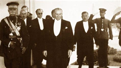 Milliyetçi harekat partisi tarafından alınan karar neticesinde partiden ihraç edilen ümit özdağ kimdir? Efendiler, yarın cumhuriyeti ilan edeceğiz! İşte Atatürk ...