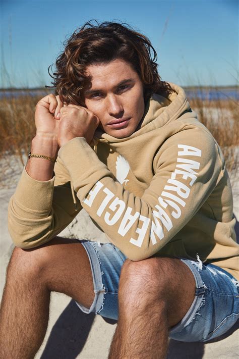 American Eagle Outfitters Anticipates Revenues To Top 1 Billion Wwd