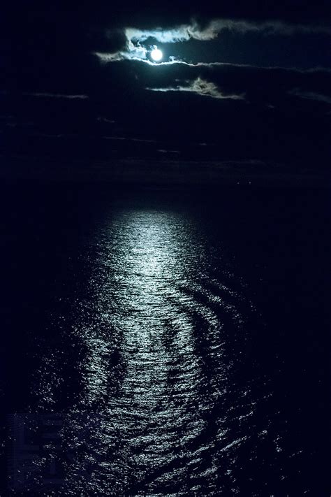 Moonlight On The Ocean Full Moon Shimmering Off The Water Flickr