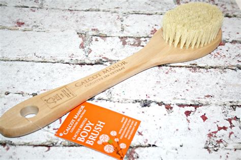 Handle length is perfect and being wood, isn't slippery to hold and the perfect shape. Beautyqueenuk | A UK Beauty and Lifestyle Blog: Calcot ...