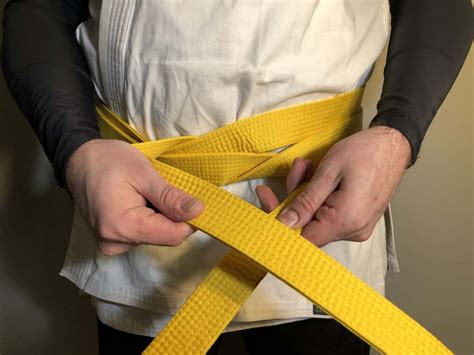How To Tie A Karate Belt Tightly That Wont Suffocate Pics And Video