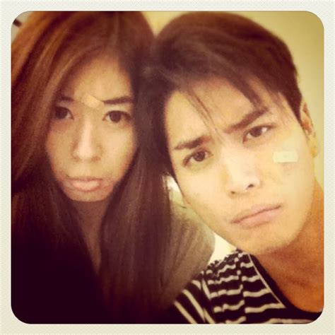 2530 เธอมีน้องสาวแท้ๆ ที่อยู่ในวงการคือ ยิปโซ อริย์กันตา มหาพฤกษ์พงศ์. ปั้นจั่นรับแอบนอกใจยิปซีขอปรับตัวกลัวเลิก