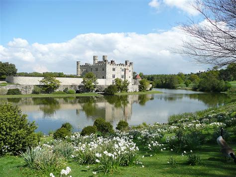 It lies between one of england's leading manufacturing regions on the west and south. My New York Diary: A Closer Look At The Idyllic Gardens In ...