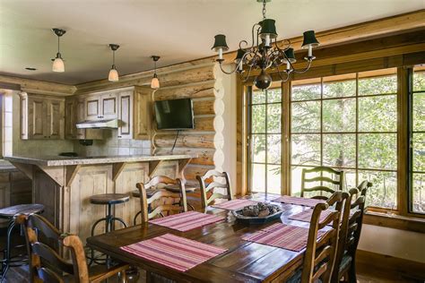 Eagles nest is approximately 2 miles south. It's Optimum Viewing for Watching Golfers in the Eagles ...