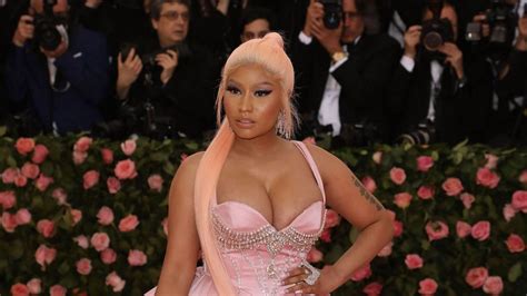 Nicki Minaj Poses Naked To Promote New Single Hiphopdx