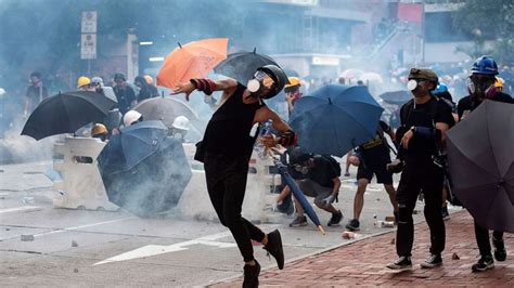 Lạc lối ở hồng kông (lost in hong kong): Hong Kong crippled by strike, protests - ABC News