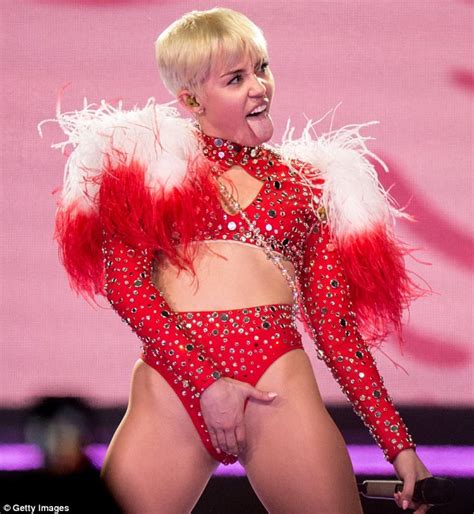 Miley Cyrus Cools Down On Stage With A Beer She Grabbed Out Of Fans