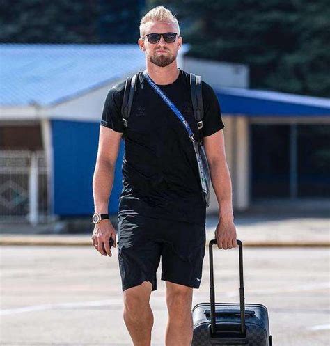 Kasper Schmeichel Birthday Real Name Age Weight Height Family Contact Details Wife
