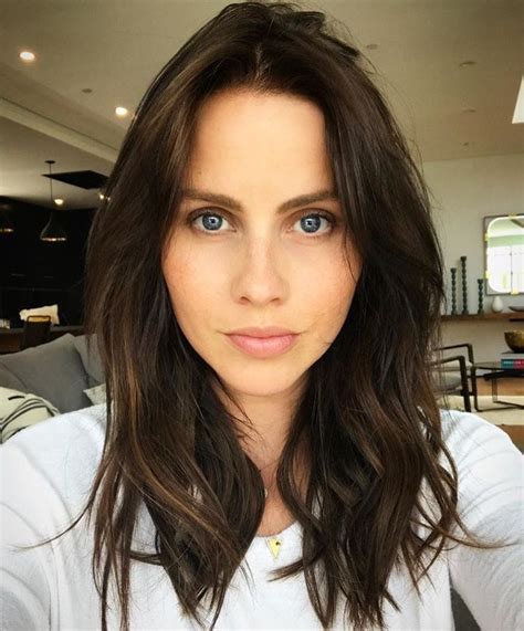 Pin By Elizabeth Richmond On Fun Brunette Hairstyle Claire Holt