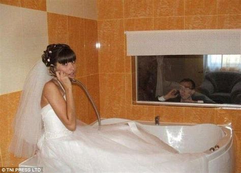 Russian Wedding Photos Take Less Than Traditional Approach Daily Mail