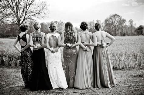 25 Prom Poses To Take With Your Friends On The Big Night Prom Poses Prom Picture Poses Prom