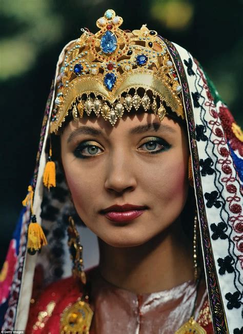 Uzbek Woman In Traditional Dress Traditional Dresses Uzbek Clothing