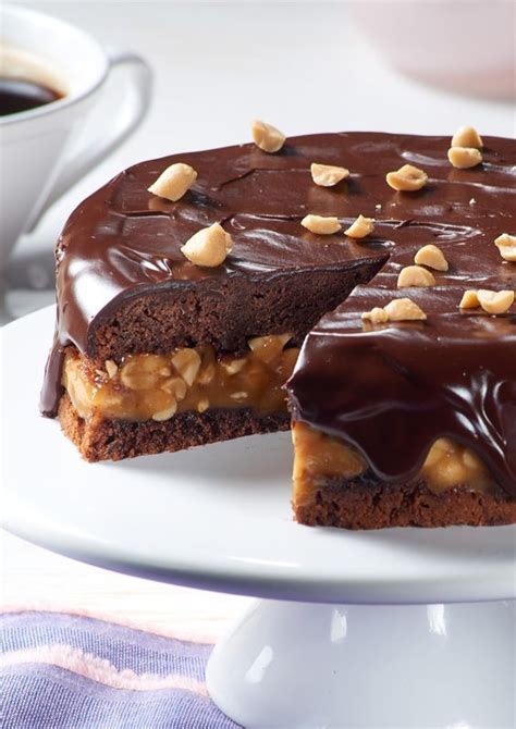 Der ideale vegane kuchen zum geburtstag! Kleine Schoko-Erdnuss-Torte | Rezept | Schokoladentorte ...