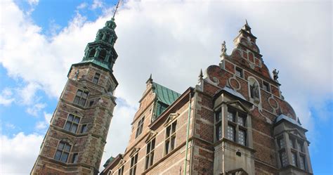 Rosenborg is located in the center of copenhagen. Rosenborg Castle (Copenhagen - Denmark) | My Travelogue