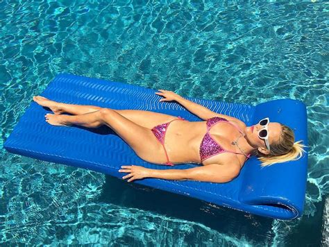 Reese Witherspoon Celebrates Legally Blonde In Pink Bikini