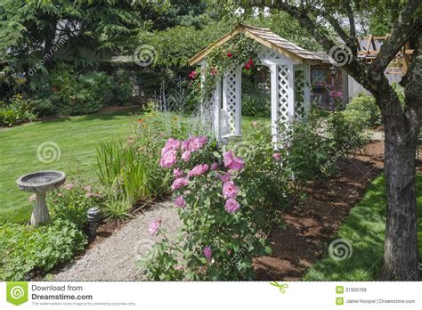 Backyard Rose Garden Path Stock Photo Image Of Home 31905168