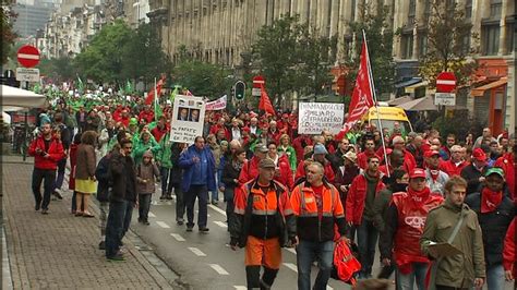 Manifestation des éboueurs à bruxelles. 7000 participants carolos à la manifestation syndicale à Bruxelles - Télévision locale de ...