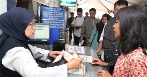Maybe you would like to learn more about one of these? Inilah Pengganti KTP Saat Boarding di Stasiun Kereta Api ...