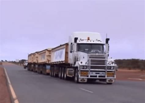 Big Rigs On Australias Outback Highways