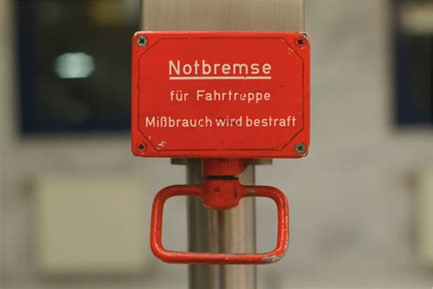 Höchste zeit, die notbremse zu ziehen, bevor der karren gegen die wand fährt. Duden | Notbremse | Rechtschreibung, Bedeutung, Definition ...