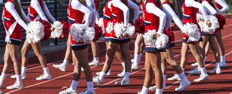 Cheerleading Knee Pain Why Your Daughter S Knee Is Locking Up Mueller Sports Medicine