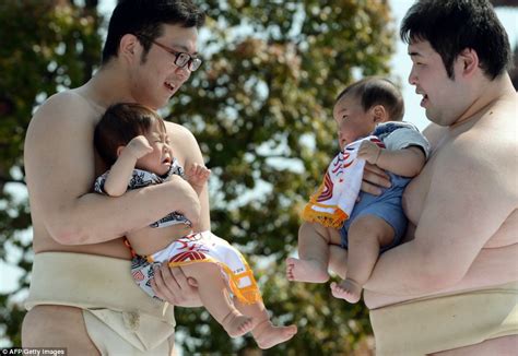 Sumo Wrestlers Try To Make Babies Cry In Bizarre Contest During Nakizumo Festival Daily Mail