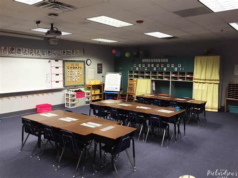 Chalkboard, Burlap, and Bright Classroom Decor - Mrs. Richardson's Class