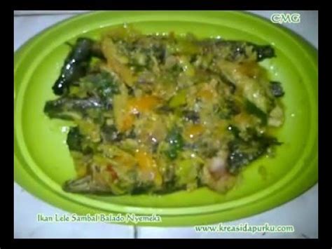 Balado sauce is made by stir frying ground red hot chili pepper with other spices including garlic, shallot. Resep Ikan Lele Sambal Balado Nyemek2 - YouTube