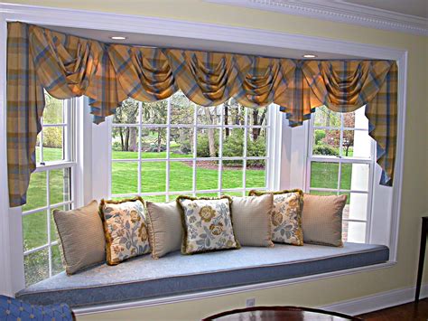 Traditional Living Room Window Seat Window Treatments Living Room