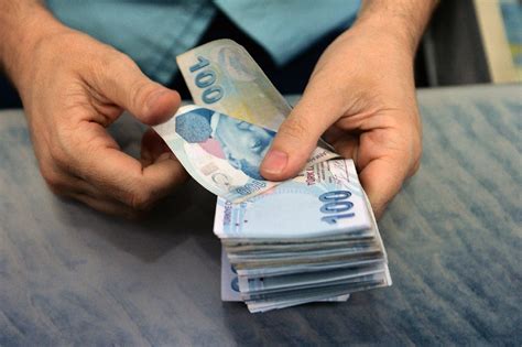 Merkez bankası'nın faiz indireceğini öngörüp dolar alanlar dün, merkez bankası'nın kararı öncesi 5.70'in üzerine çıkan dolar; Merkez Bankası Faiz Kararı Ne Zaman / Merkez Bankasi Faiz ...