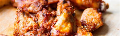 Toss the chicken wings with the sauce and garnish with green onions. Baked Brown Sugar Chicken Wings with Roasted Red Pepper ...